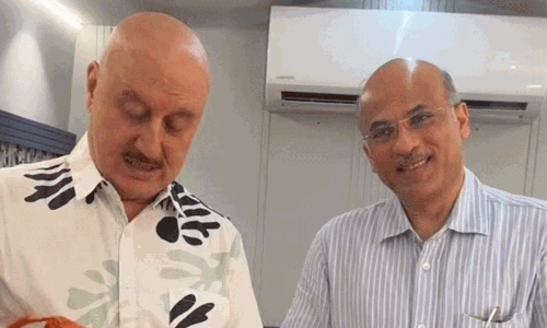 అప్పుడు అసిస్టెంట్..నేడు లెజెండ్ తో సినిమా!