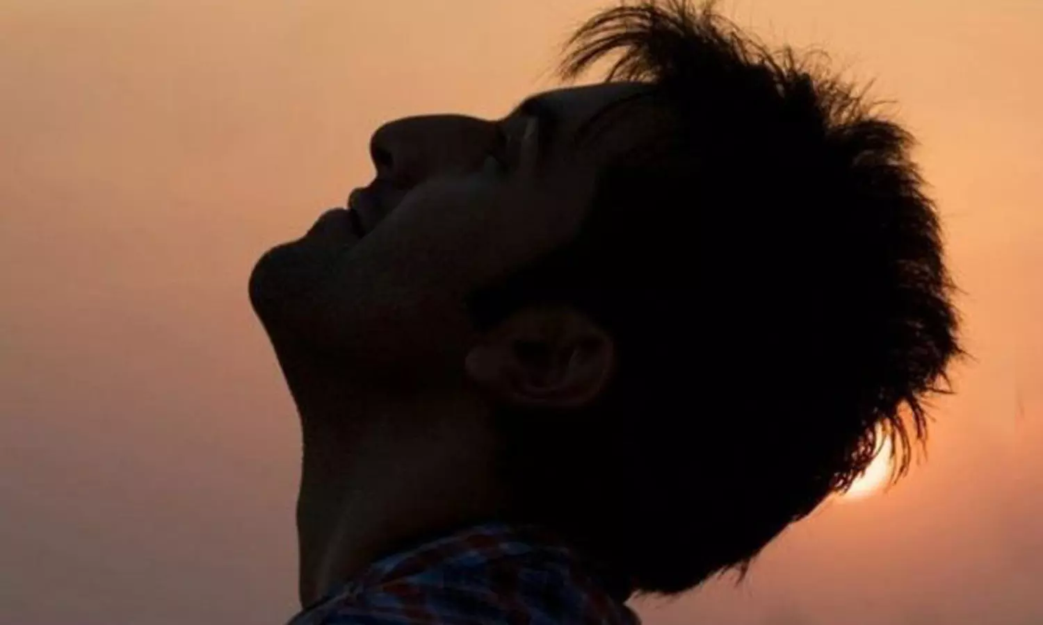 చేతిలో 6 సినిమాలున్నా... పాపం ఆ హీరో ఫ్యాన్స్‌!