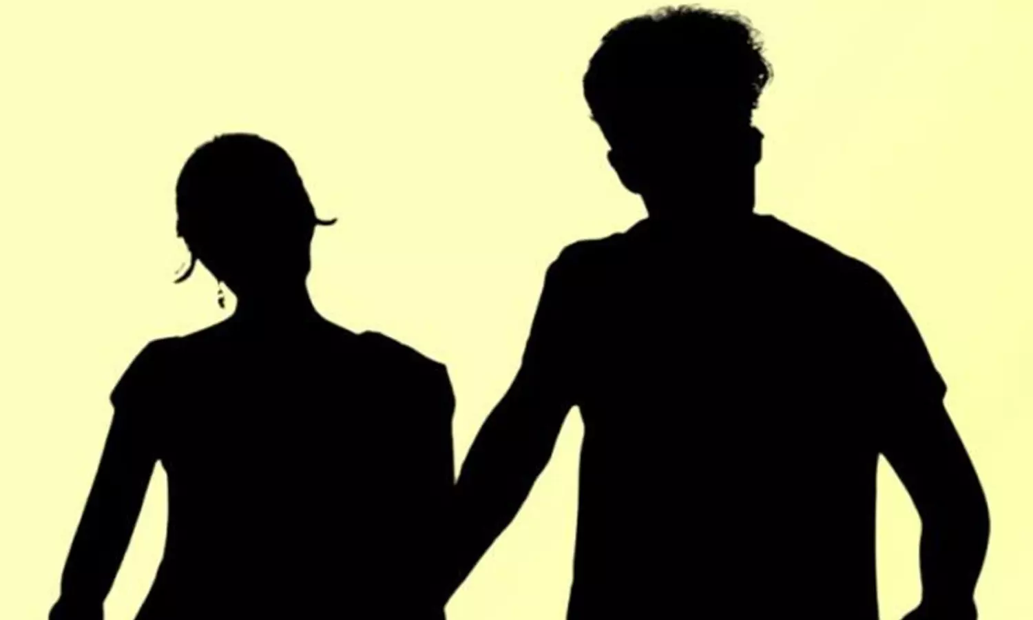 రియల్ లైఫ్ లో కాలు జారిన హీరో-హీరోయిన్లు! రియల్ లైఫ్ లో కాలు జారిన హీరో-హీరోయిన్లు!