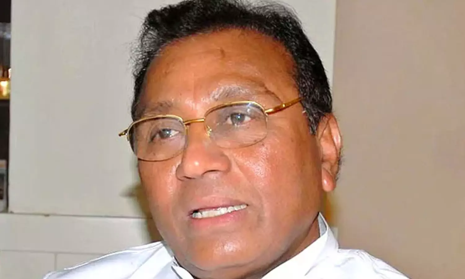 జగన్ చుట్టూ భజనగాళ్లు.. వైసీపీ పెద్దాయన సీరియస్ కామెంట్స్