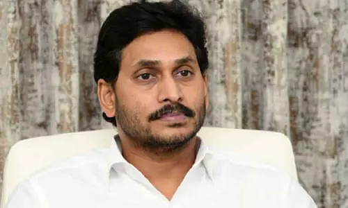 జ‌గ‌న్ బెంగ‌ళూరుకు.. నేత‌లు టూర్ల‌కు... !