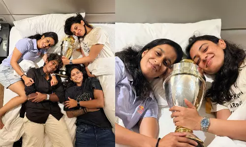 ఇది కల కాదు..నిజం.. వరల్డ్ కప్ తో నిద్రలేచిన అమ్మాయిలు..వైరల్ పిక్స్