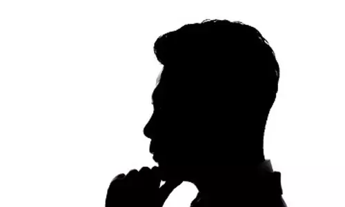 పాపులర్ హెయిర్ స్టైలిస్ట్పై 32 కేసులు? పాపులర్ హెయిర్ స్టైలిస్ట్పై 32 కేసులు?