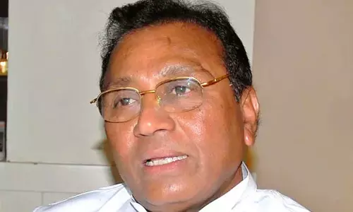 జగన్ చుట్టూ భజనగాళ్లు.. వైసీపీ పెద్దాయన సీరియస్ కామెంట్స్