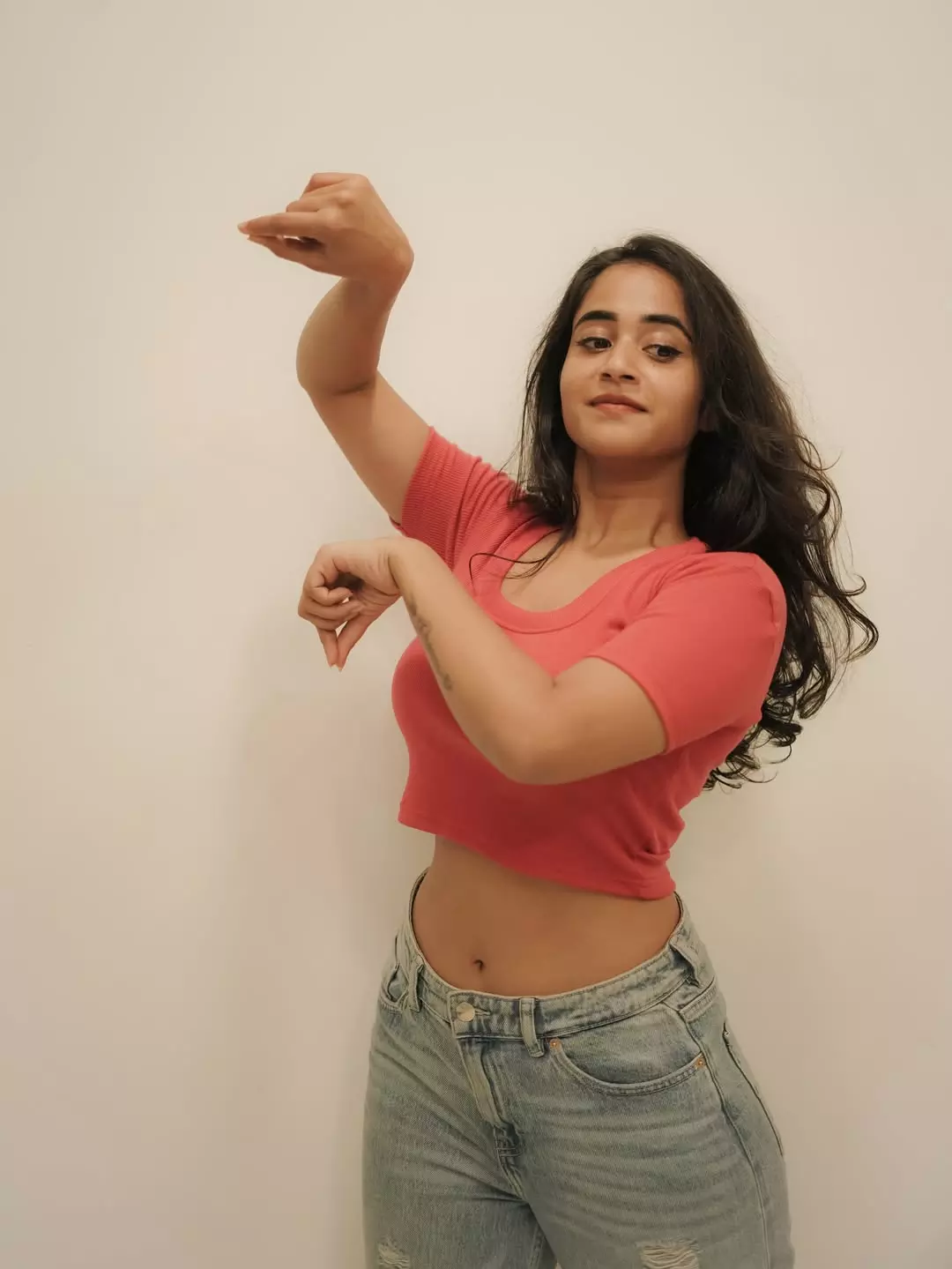 Deepthi Sunaina Reminds Fans to ‘Feel Yourself’