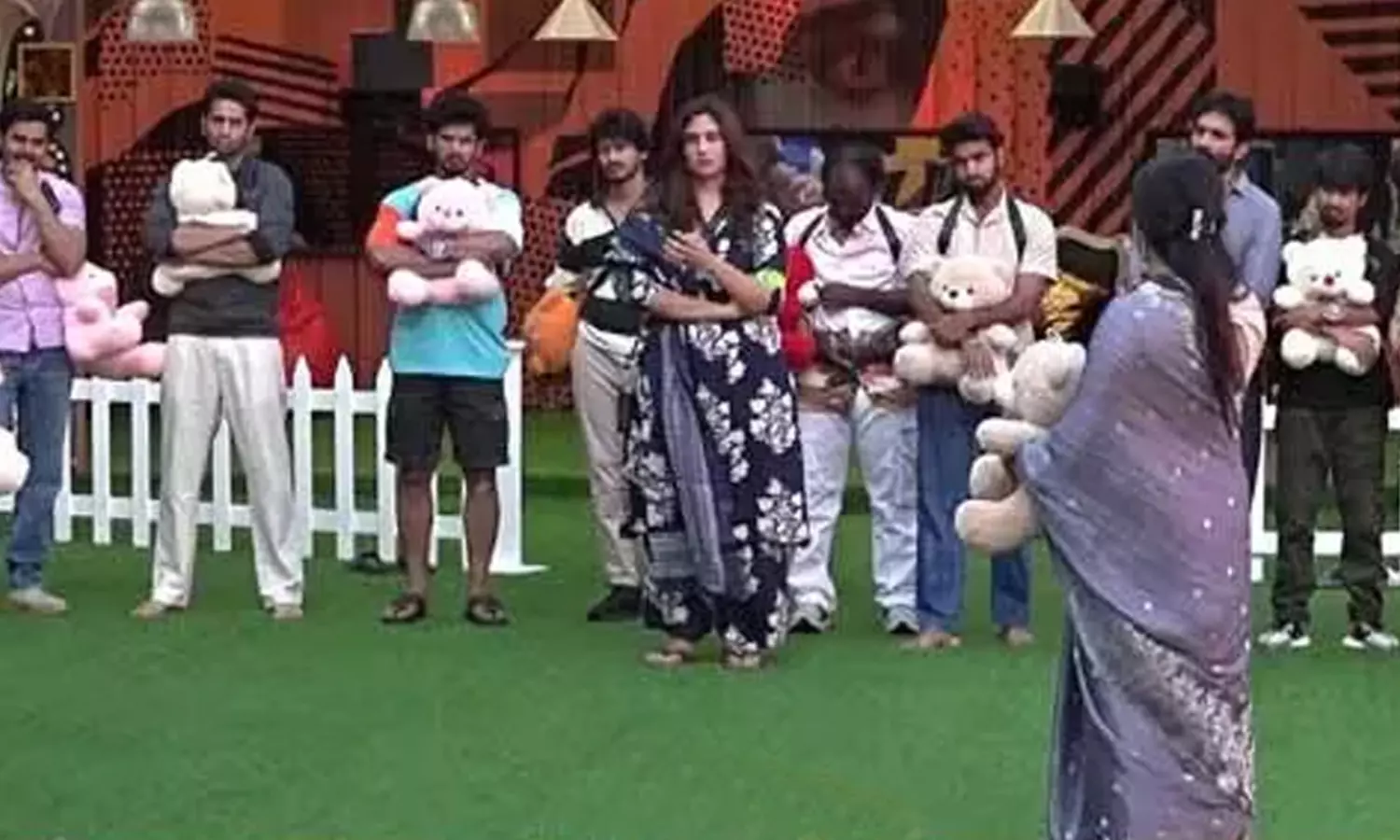 బిగ్ బాస్ 9.. బొమ్మల ఆటతో నామినేషన్ గేమ్.. లిస్ట్ లో ఎవరెవరంటే..? బిగ్ బాస్ 9.. బొమ్మల ఆటతో నామినేషన్ గేమ్.. లిస్ట్ లో ఎవరెవరంటే..?