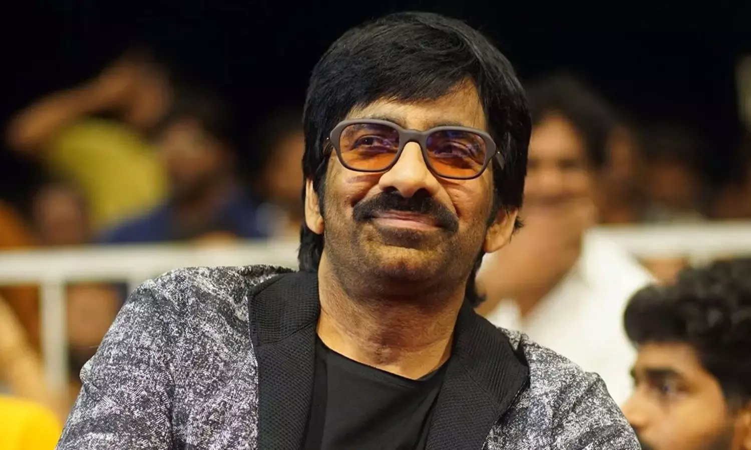 మాస్ వల్ల కావట్లేదు.. ఫ్యామిలీ అస్త్రంతో మాస్ రాజా..?