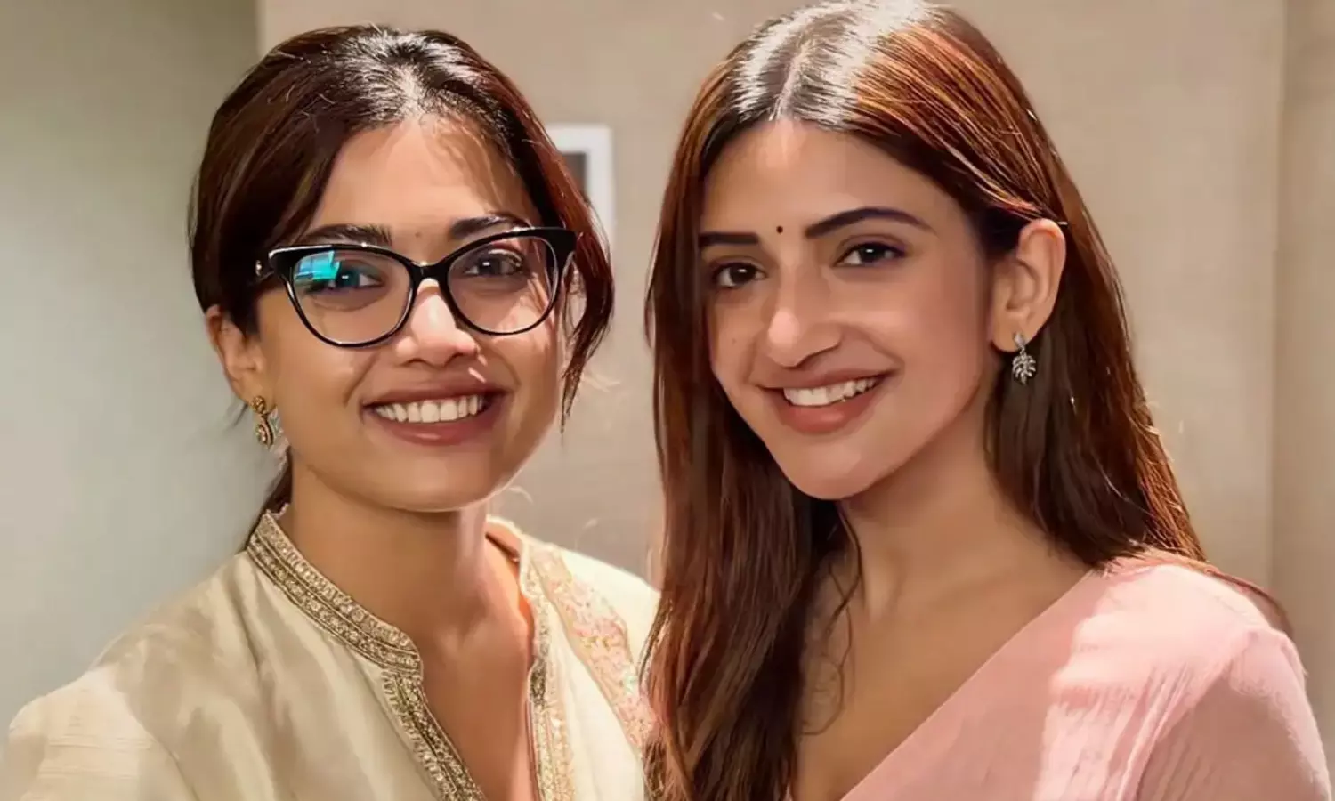 పిక్ టాక్ : మాస్ పిల్లతో గర్ల్ఫ్రెండ్ కలయిక..! పిక్ టాక్ : మాస్ పిల్లతో గర్ల్ఫ్రెండ్ కలయిక..!