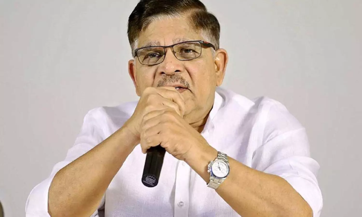 అల్లు అర‌వింద్ ముందే లాక్ చేసారా?