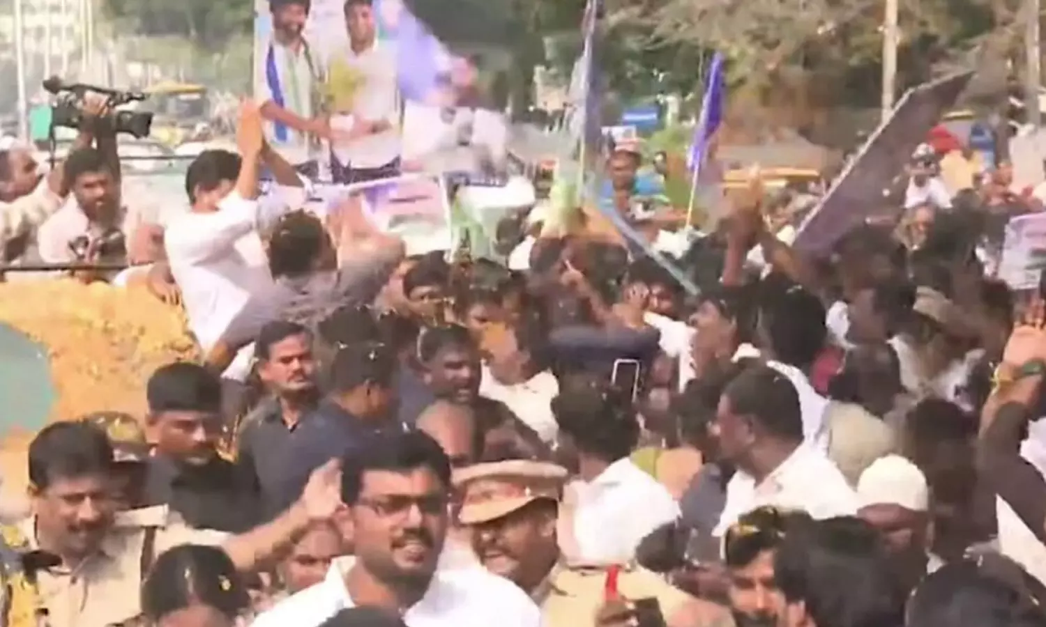 జగన్ పర్యటనలో గందరగోళం.. ఏమైందంటే? జగన్ పర్యటనలో గందరగోళం.. ఏమైందంటే?