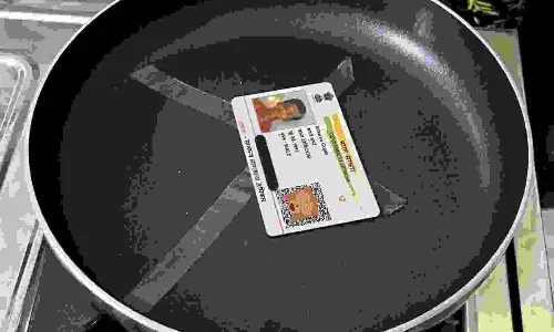 మరోసారి పాన్ ఆధార్ అనుసంధానం.. సోషల్ మీడియాలో పేలుతున్న జోక్స్..