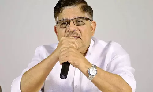 అల్లు అర‌వింద్ ముందే లాక్ చేసారా?