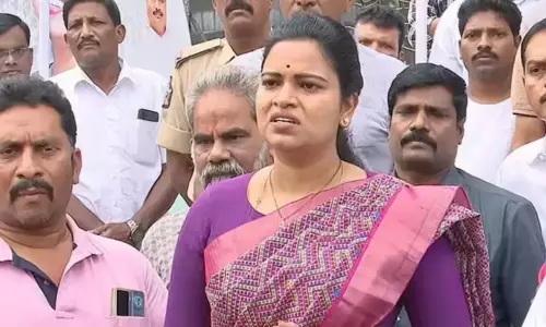 ఉద్యోగాల పేరుతో మోసం!. మాజీ మంత్రి విడదల రజినీకి చిక్కులు?