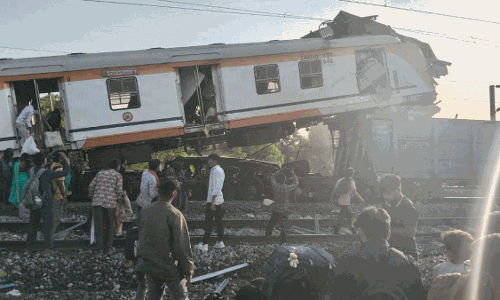 ఛత్తీస్‌గఢ్‌లో రెండు రైళ్లు ఢీ.. ఊహకందని విషాదం