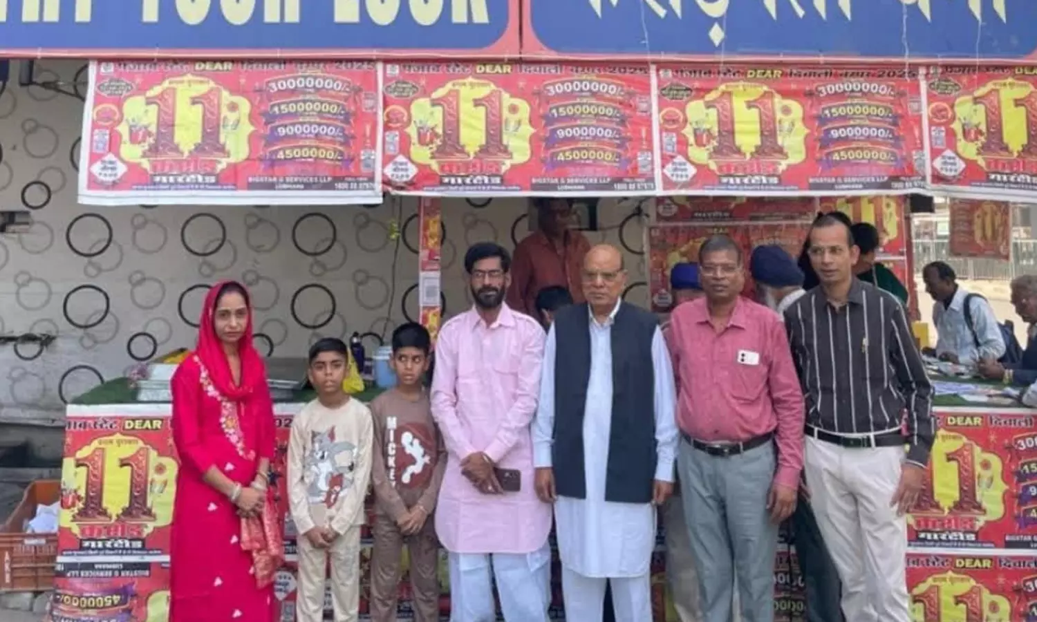 అప్పు తీసుకుని లాటరీ టికెట్...దెబ్బకు మారిన కూరగాయల వ్యాపారి ఫేట్ అప్పు తీసుకుని లాటరీ టికెట్...దెబ్బకు మారిన కూరగాయల వ్యాపారి ఫేట్