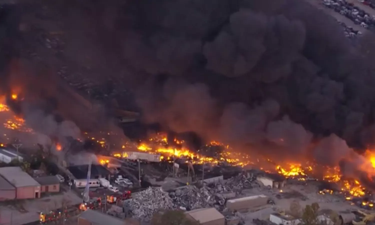 అమెరికాలో ఘోర విమాన ప్రమాదం..కార్గో విమానం కుప్పకూలి మంటల్లో దగ్ధం అమెరికాలో ఘోర విమాన ప్రమాదం..కార్గో విమానం కుప్పకూలి మంటల్లో దగ్ధం