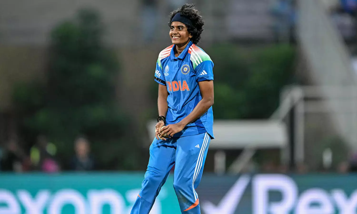 ప్ర‌పంచ క‌ప్ తెచ్చిన శ్రీచ‌ర‌ణికి ఏపీ ప్ర‌భుత్వం ఏం ఇస్తుందో?