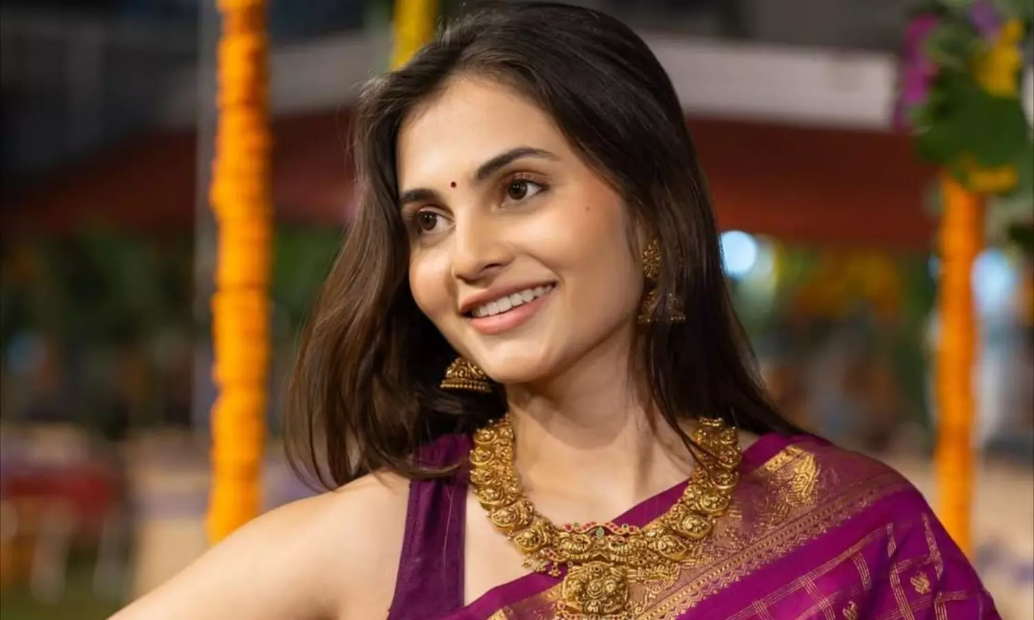 పట్టుచీరలో రమ్య.. రాయల్ లుక్​తో అదరగొట్టింది!