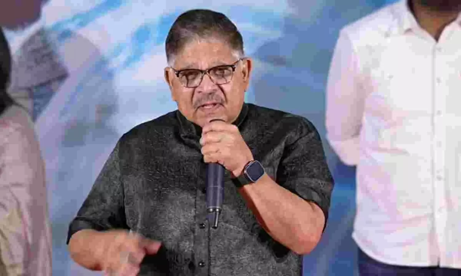 నాకో స్థాయి ఉంది: బండ్ల కామెంట్స్పై అల్లు అరవింద్ ఫైనల్ పంచ్! నాకో స్థాయి ఉంది: బండ్ల కామెంట్స్పై అల్లు అరవింద్ ఫైనల్ పంచ్!