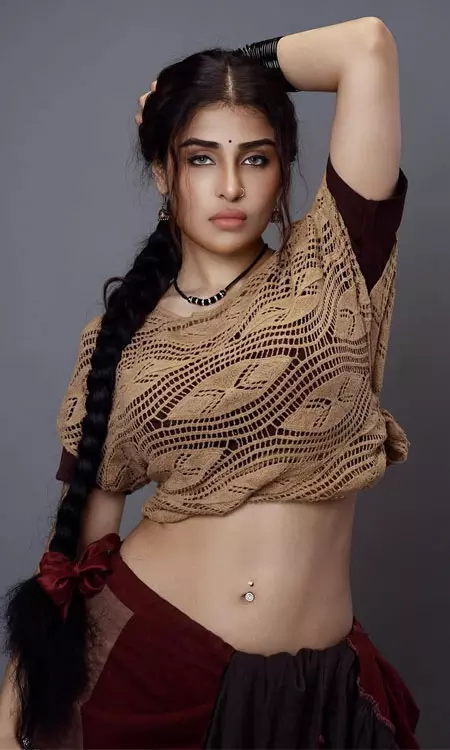 Edin Rose Shines in Striking Photoshoot