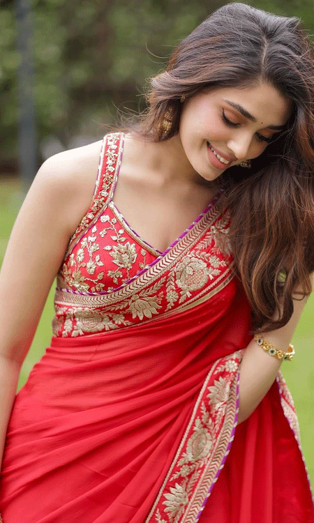 Krithi Shetty Red Saree, Red Heart, Zero Regrets