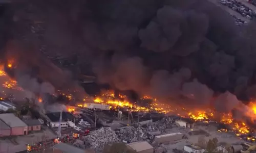 అమెరికాలో ఘోర విమాన ప్రమాదం..కార్గో విమానం కుప్పకూలి మంటల్లో దగ్ధం