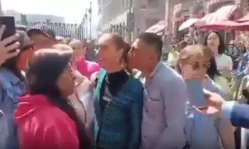 దేశ అధ్యక్షురాలికే ముద్దు పెట్టబోయాడు.. షాకింగ్ వీడియో