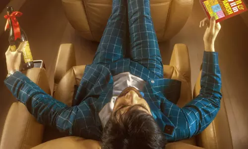 ఫ్లాప్‌ సెంటిమెంట్‌... రవితేజ ఫ్యాన్స్‌ ఆందోళన