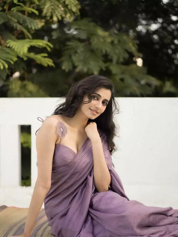 Maanasa Chaudhary Stuns in an Elegant Purple Saree