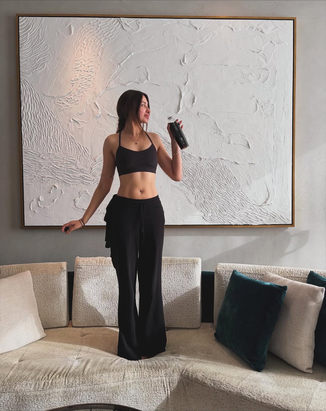 Mahira Sharmas Chic Black Magic Moment