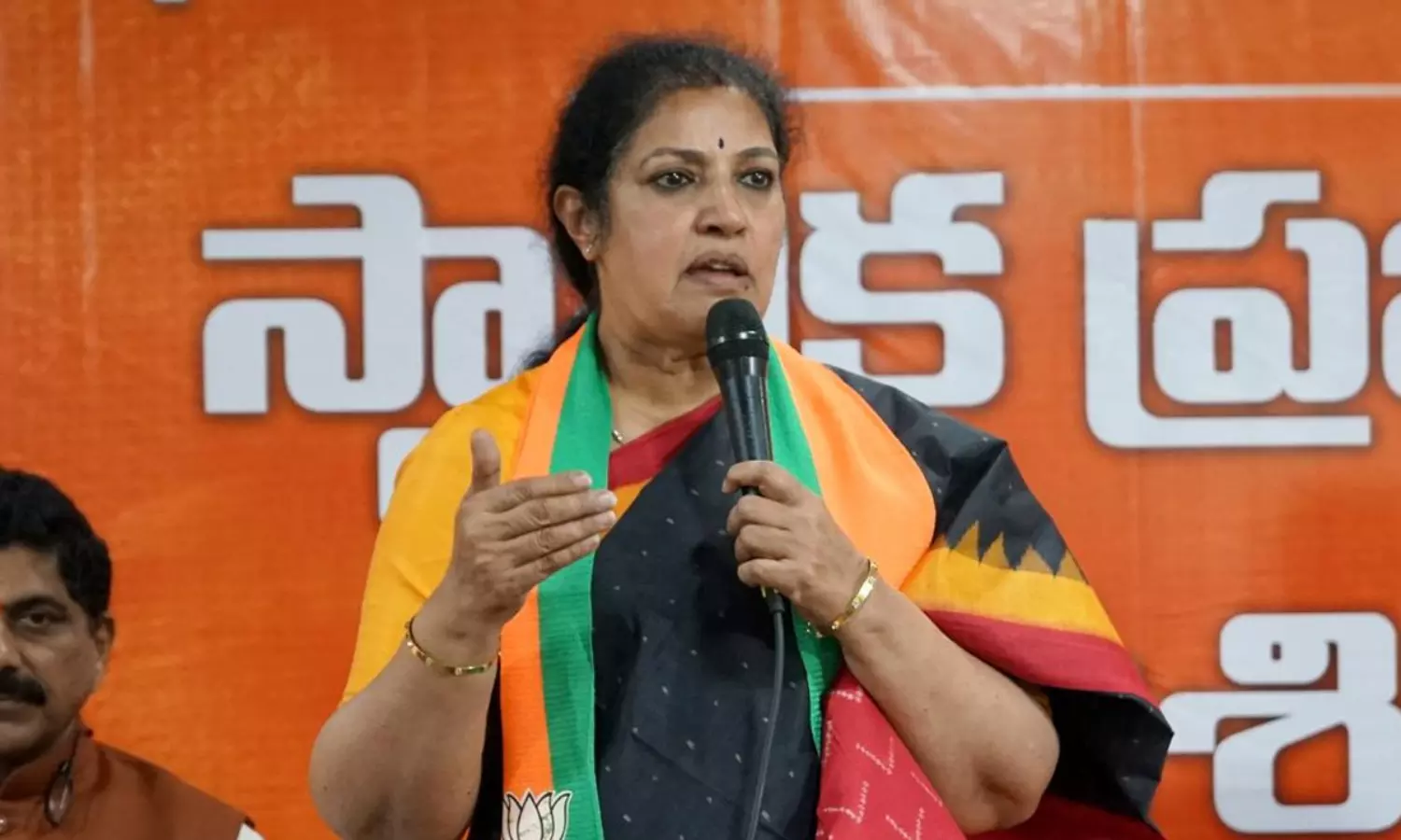 చిన్నమ్మ కీలక నిర్ణయంతో రెడీ !