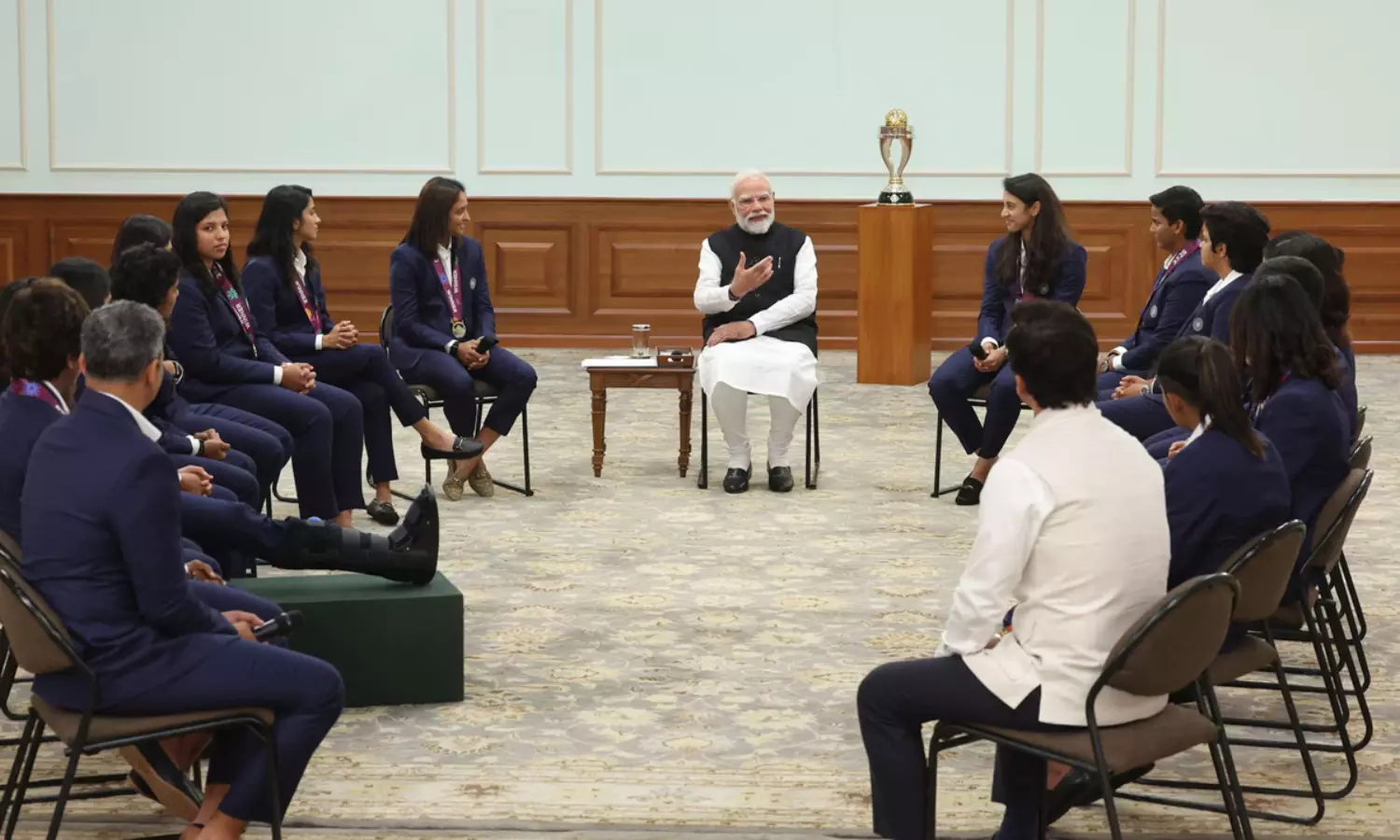 ప్రధానిని స్కిన్కేర్ సీక్రెట్ అడిగిన హర్లీన్ దియోల్..! మోదీ సమాధానం వైరల్ ప్రధానిని స్కిన్కేర్ సీక్రెట్ అడిగిన హర్లీన్ దియోల్..! మోదీ సమాధానం వైరల్