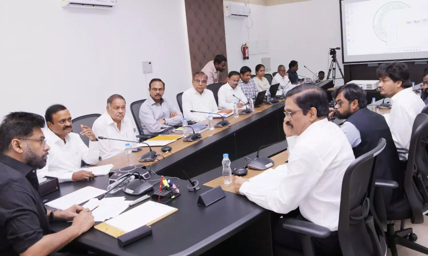 పవన్ పర్యటనతో వచ్చిన మార్పు.. అవనిగడ్డ రూపురేఖలు మార్చేశారే..