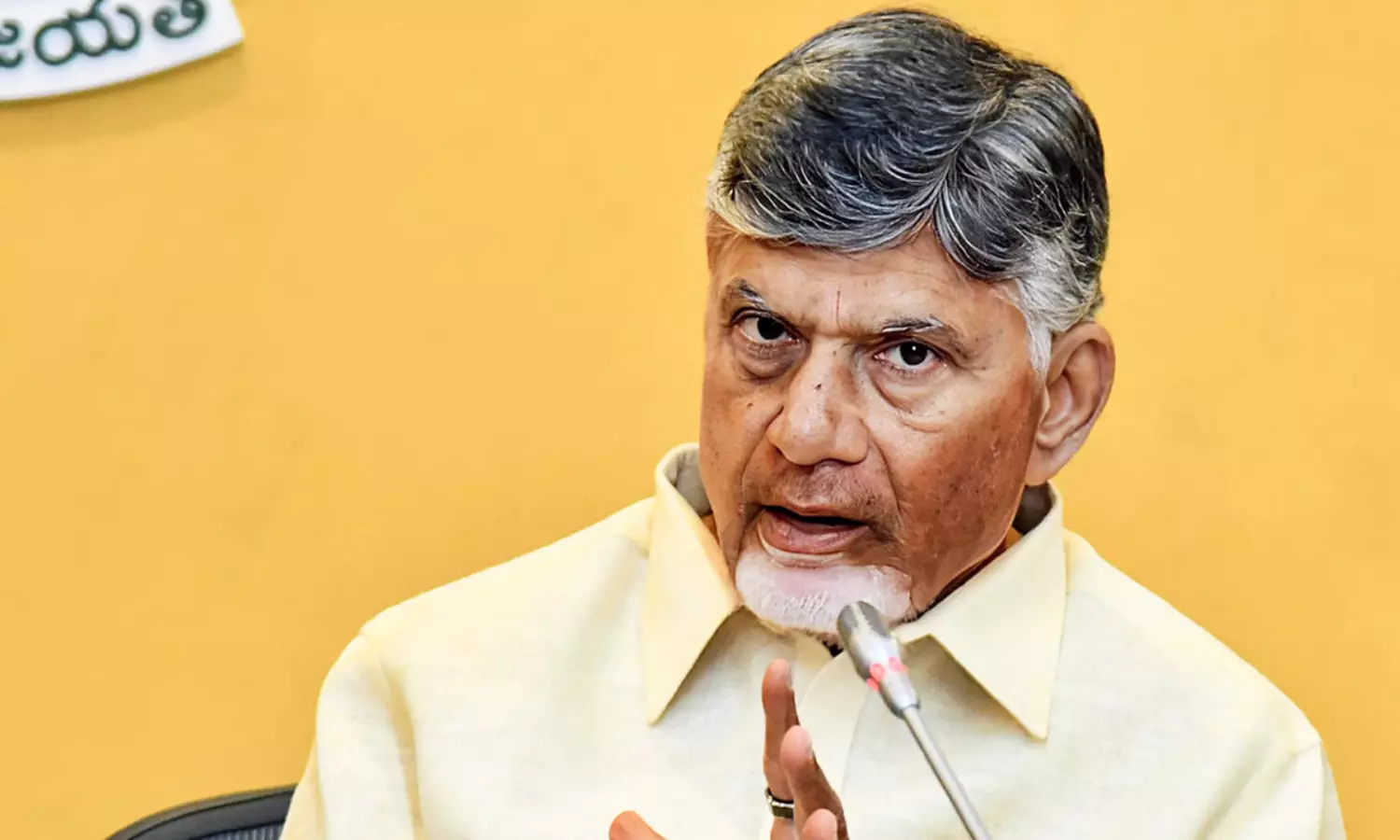 సీఎం ఆదేశాలతోనే ఏసీబీ దాడులు?.. సబ్ రిజిస్ట్రార్ ఆఫీసుల్లో అవినీతిపై చంద్రబాబు సీరియస్! సీఎం ఆదేశాలతోనే ఏసీబీ దాడులు?.. సబ్ రిజిస్ట్రార్ ఆఫీసుల్లో అవినీతిపై చంద్రబాబు సీరియస్!