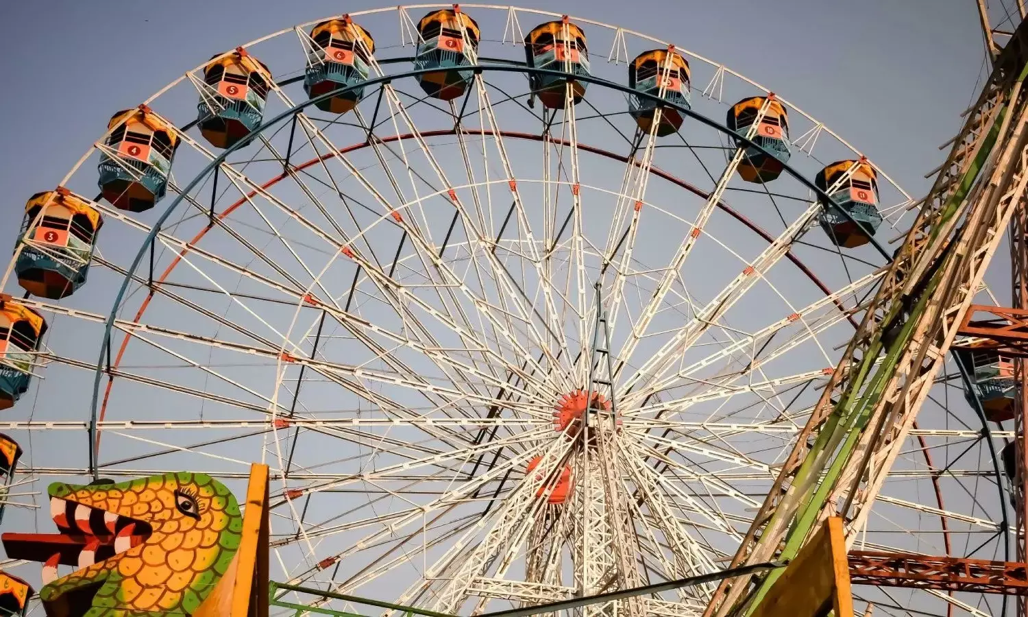 మత్తులో ఆపరేటర్.. ప్రాణాలను తీసిన ఫన్ రైడ్.. వైరల్ వీడియో మత్తులో ఆపరేటర్.. ప్రాణాలను తీసిన ఫన్ రైడ్.. వైరల్ వీడియో