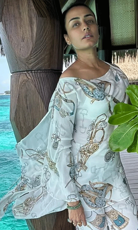 Namrata Shirodkar’s Beach Photos Go Viral