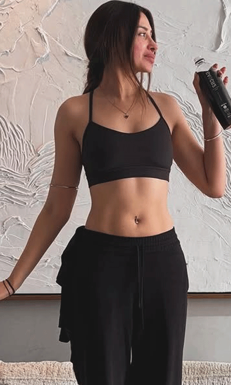 Mahira Sharmas Chic Black Magic Moment