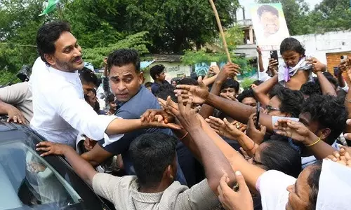 ప‌ర్య‌ట‌న‌ల రాజ‌కీయం: జ‌గ‌న్ కోసమా...  జ‌నం కోస‌మా..?