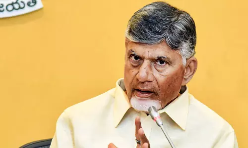 సీఎం ఆదేశాలతోనే ఏసీబీ దాడులు?.. సబ్ రిజిస్ట్రార్ ఆఫీసుల్లో అవినీతిపై చంద్రబాబు సీరియస్!