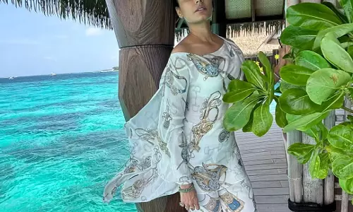 Namrata Shirodkar’s Beach Photos Go Viral