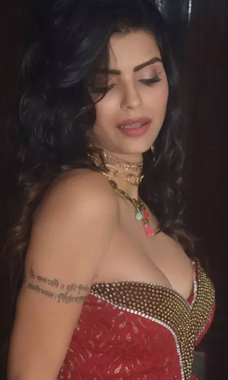 Sonali Rauts Mesmerizing Looks That Define Modern Glamour
