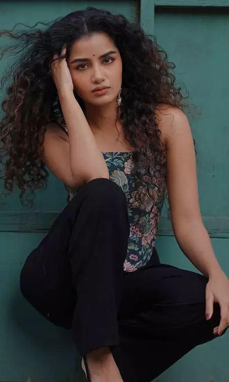 Anupama Parameswarans Chic and Graceful Photoshoot