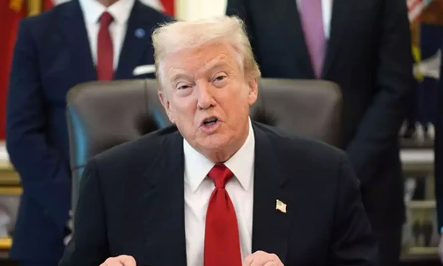 మలేషియాలో మిస్సైనా భారత్ లో కాదు.. బిగ్ హింట్ ఇచ్చిన ట్రంప్! మలేషియాలో మిస్సైనా భారత్ లో కాదు.. బిగ్ హింట్ ఇచ్చిన ట్రంప్!