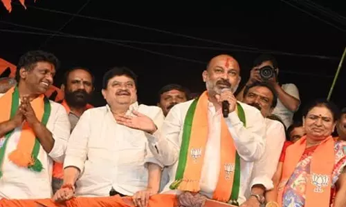 ‘జూబ్లీ’ ఉపపోరు ఎజెండా మార్చేలా బండి ప్రచారం