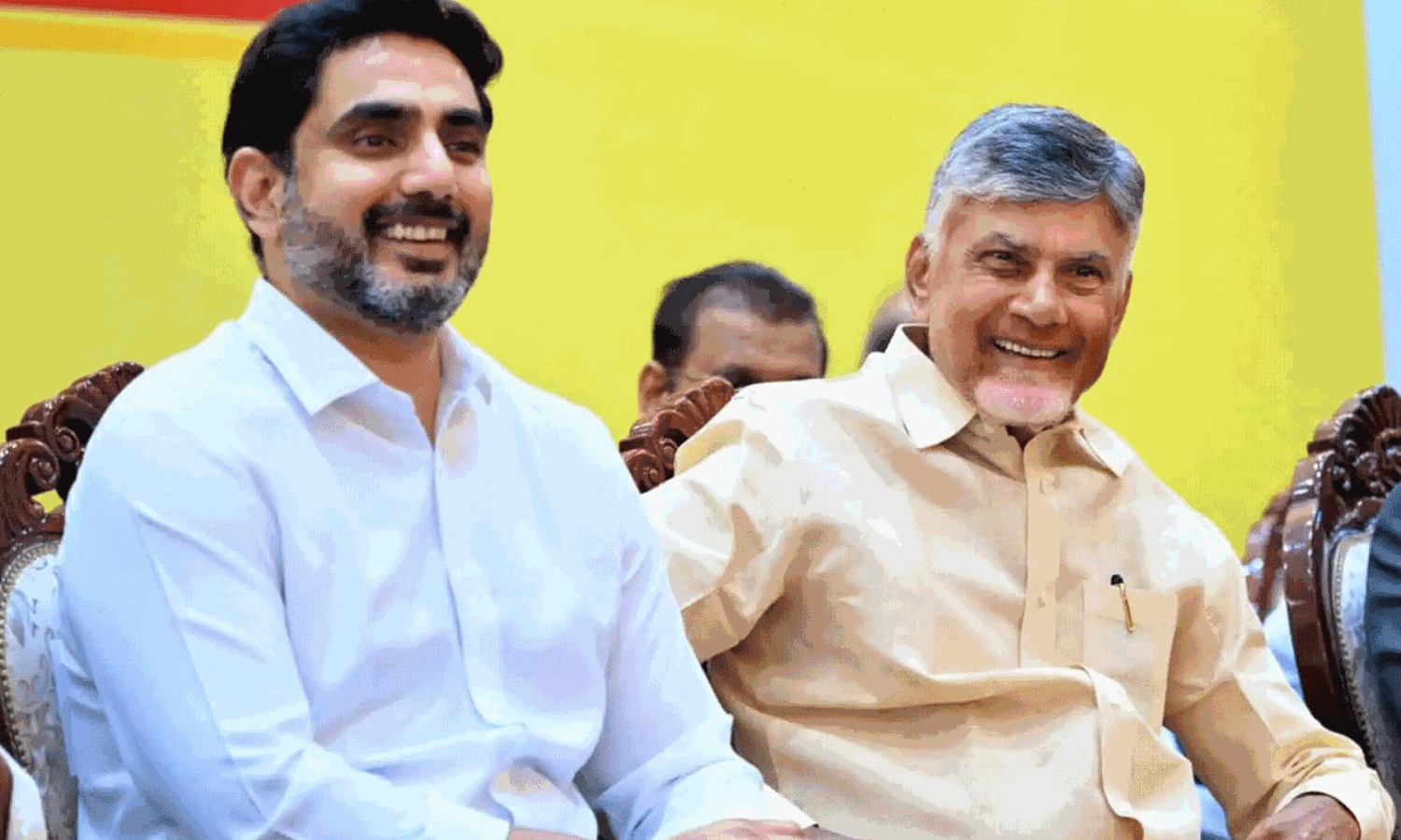 లోకేష్ తో షేర్ చేసుకుంటున్న బాబు !