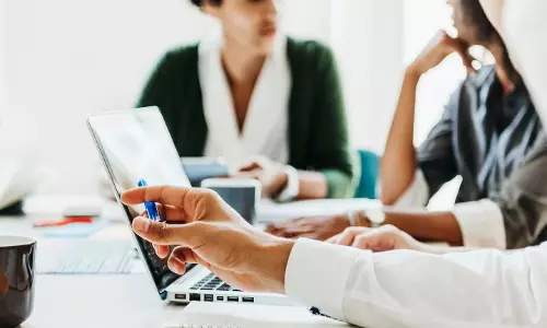 అమెరికాలో ఉద్యోగ సంక్షోభం తీవ్రం: రికార్డు స్థాయిలో తొలగింపులు, 14 ఏళ్ల కనిష్టానికి నియామకాలు