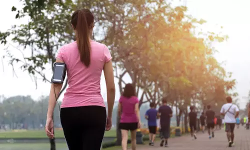 సమోసా తింటే 50 నిమిషాలు నడవాలి