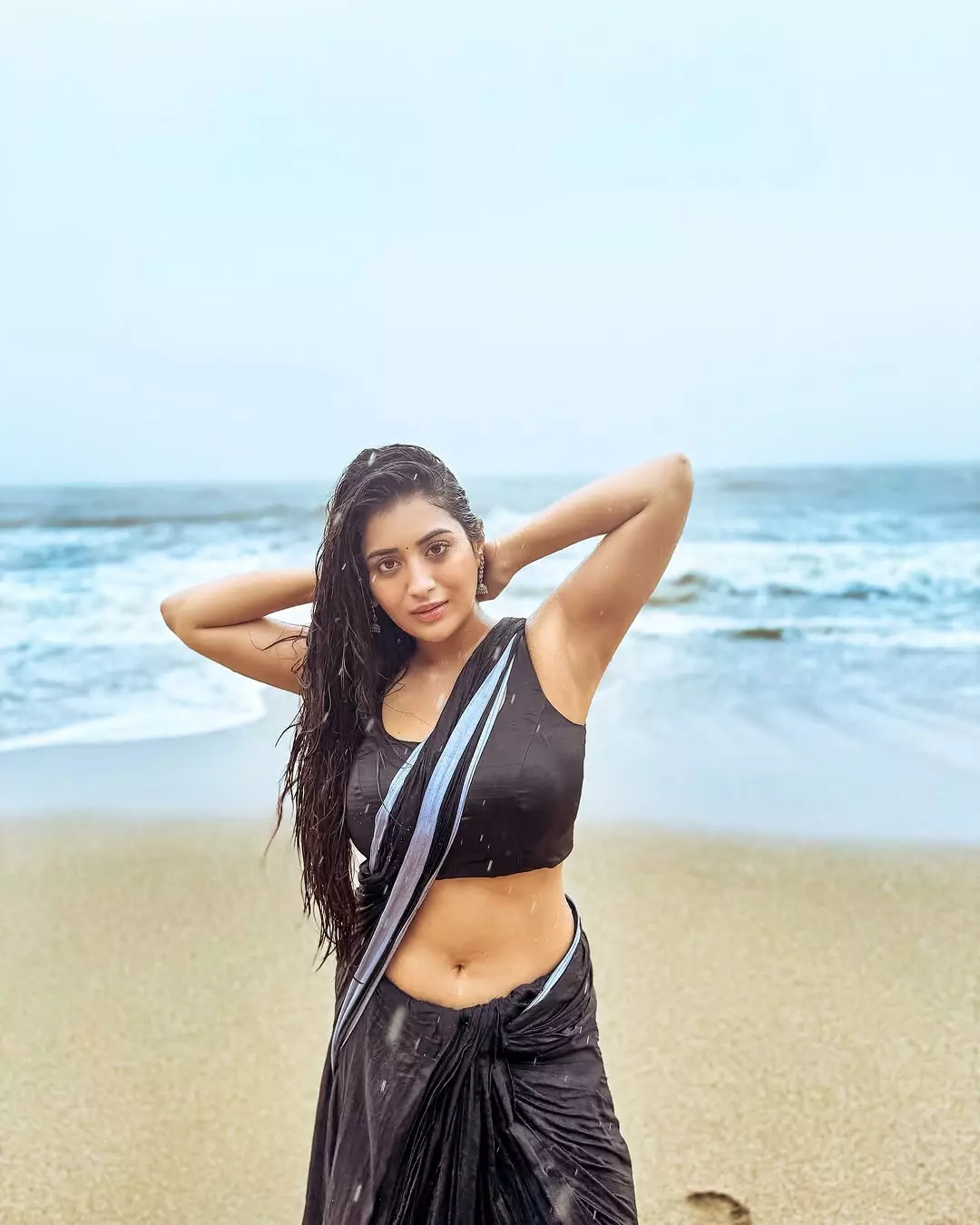 Rashi Singh Radiates Traditional Grace and Modern Charm Rashi Singh Radiates Traditional Grace and Modern Charm