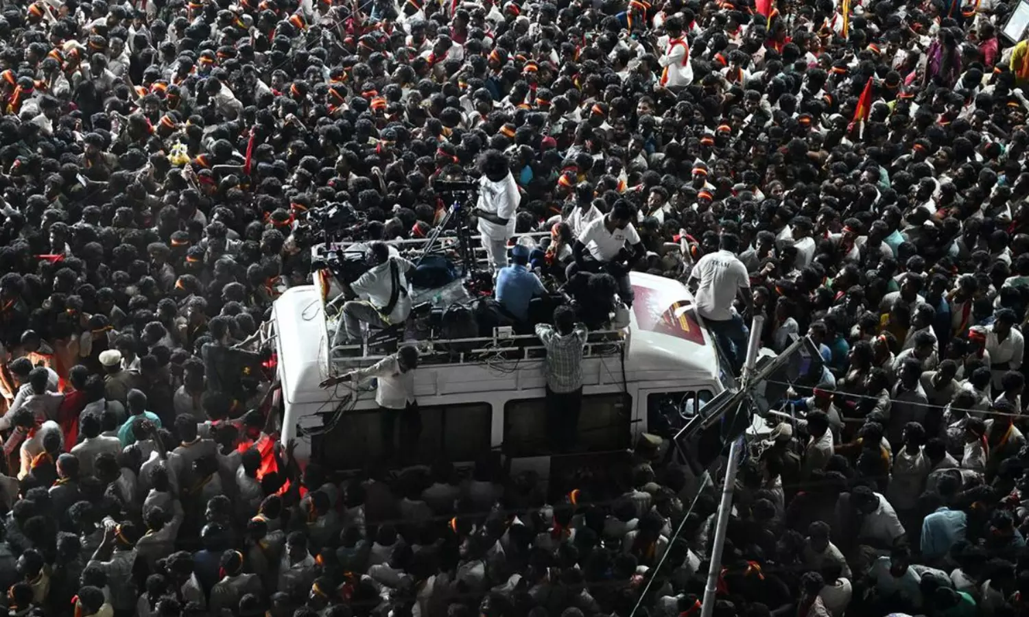 పూరి టు పుష్ప... కరూర్ తొక్కిసలాటపై సంచలన విశ్లేషణ! పూరి టు పుష్ప... కరూర్ తొక్కిసలాటపై సంచలన విశ్లేషణ!