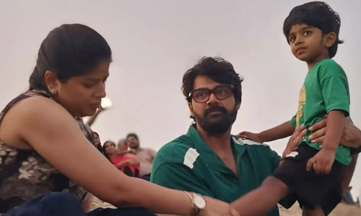 ఫ్యామిలీతో చిల్.. ఈ హీరో భార్య, కొడుకును చూశారా?